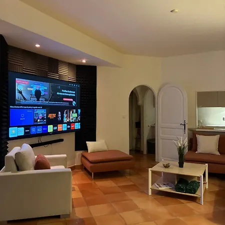 Le Hameau Piscine & Golf Domaine Prive Apartmán *
