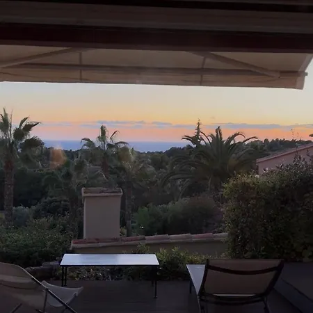 Apartmán Le Hameau Piscine & Golf Domaine Prive