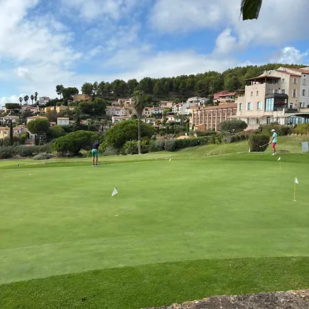 Apartmán Le Hameau Piscine & Golf Domaine Prive *