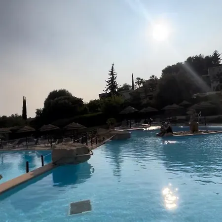 Le Hameau Piscine & Golf Domaine Prive * 滨海圣西尔